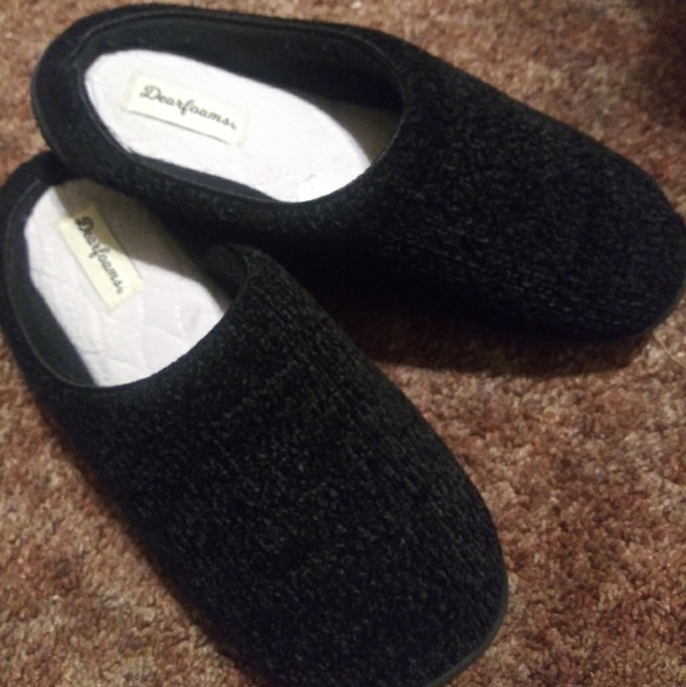 Like NEW Dearfoams woman slippers